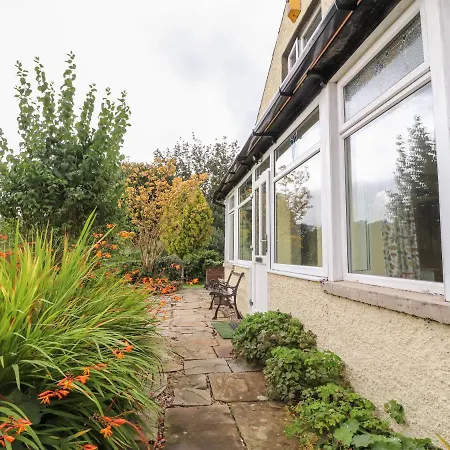 1 Oakleigh Settle
