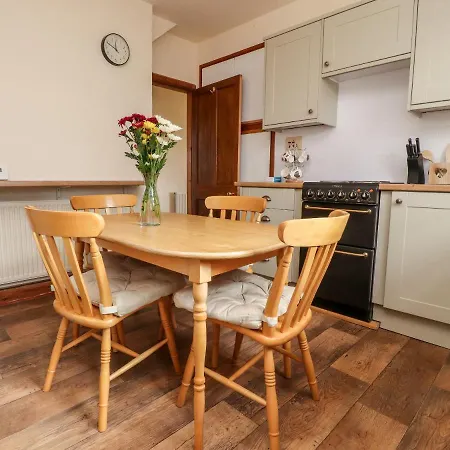 1 Oakleigh * Settle