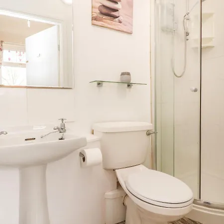 1 Oakleigh Settle